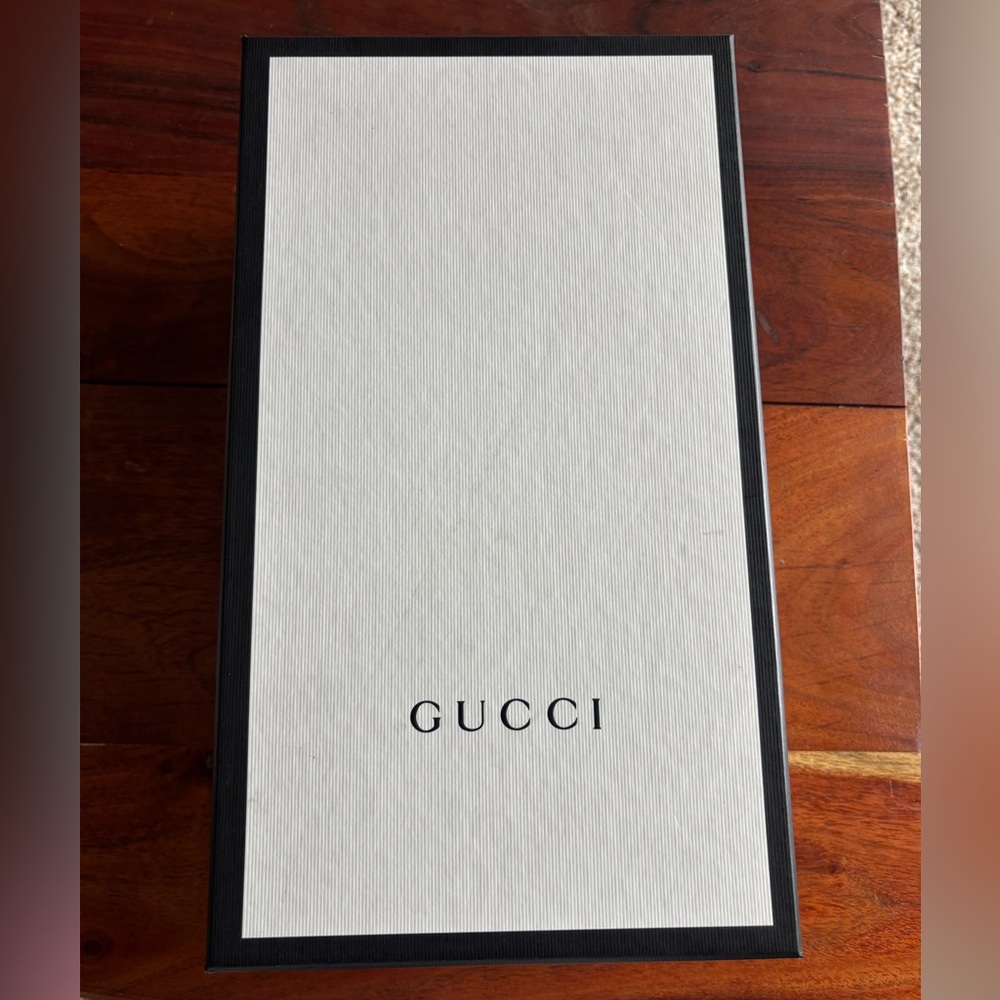 Gucci Men's Black and Green Sneakers with Red Accents - Picture 12 of 13